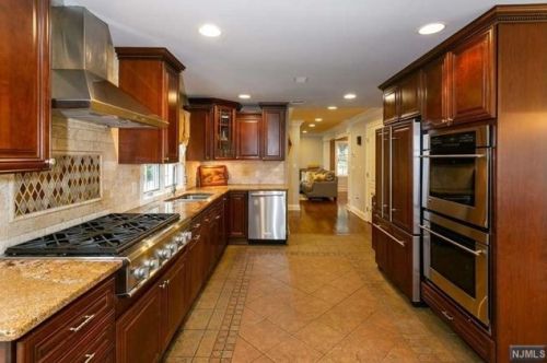 86 Lexington Ave, Cresskill NJ  07626-1216 exterior