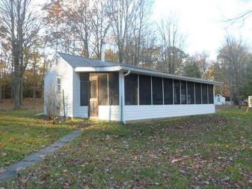 142 Frog Pond Rd, Fallentimber, PA 16639-9608