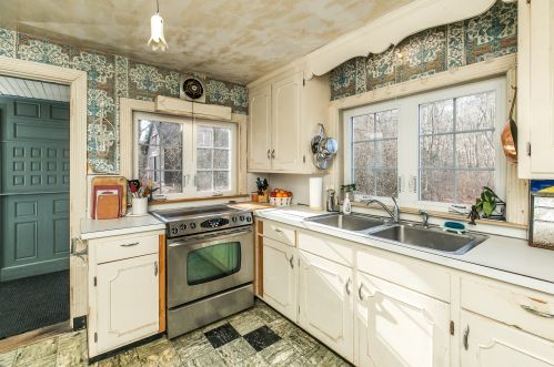 145 Salem Rd, Topsfield MA 01983-2515 exterior