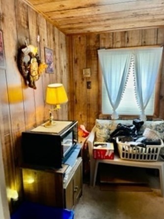 1083 Phillips Rd, New Bedford MA 02745-1716 exterior