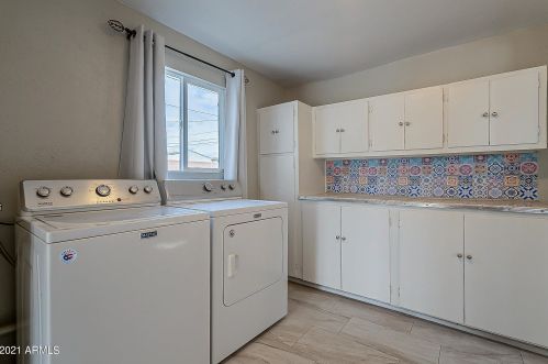 1817 38 Dr, Phoenix AZ 85053-5407 exterior