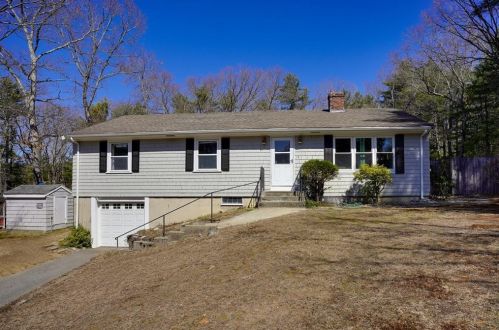 98 Rockwood Rd, Norfolk, MA 02056-1019