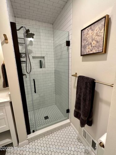 31 Ann Ct, Tinton Falls NJ  07724-3000 exterior