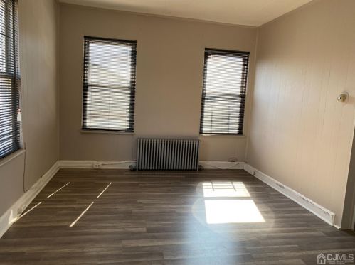 87 Warren St, Carteret NJ  07008-3332 exterior