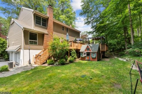6 Cheshire Ln, Skyline Lakes NJ 07456-2743 exterior