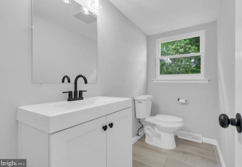 23 Wellington Pl, Burlington NJ  08016-3329 exterior