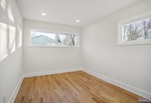 135 Knickerbocker Rd, Cresskill NJ  07626-2439 exterior