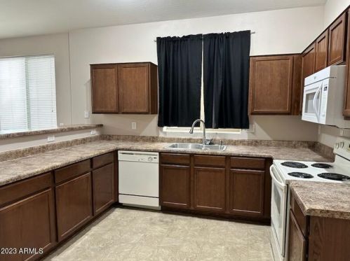 6926 37th Dr, Phoenix AZ  85041-6160 exterior