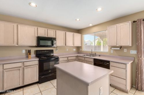 1102 Behrend Dr, Phoenix AZ 85050-3992 exterior