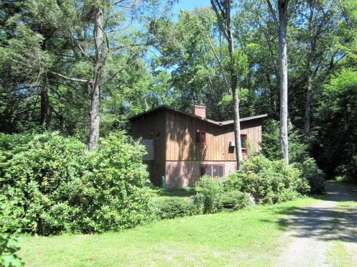 7 Country Ln, Amherst, MA 01002-9762