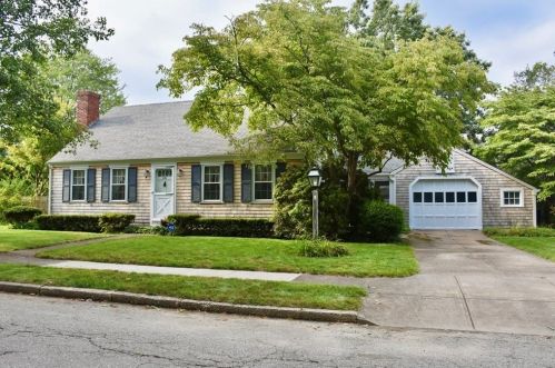 221 Maryland St, New Bedford, MA 02745-2555