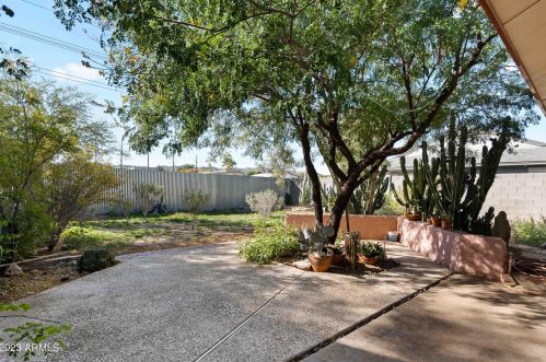 7037 42nd Pl, Phoenix, AZ 85042-8911