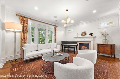 21 Vista Dr, Little Silver NJ  07739-1611 exterior