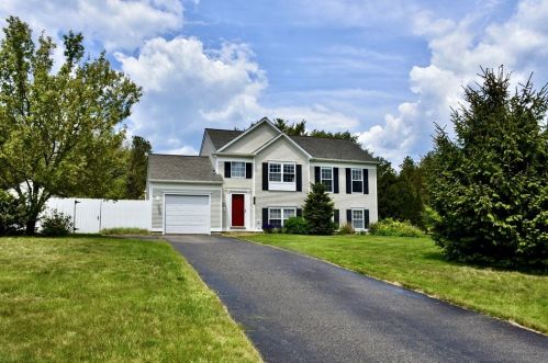 18 Dickson Dr, Plymouth, MA 02360-6831