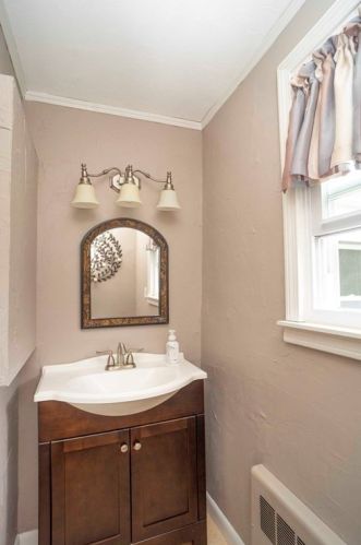 421 Britannia St, Taunton MA 02780-1853 exterior