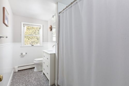 5 Cynthia Rd, Needham MA 02494-1462 exterior