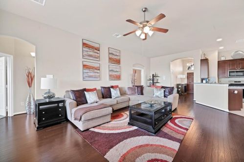 6303 Carnaby Ln, Richmond TX 77471-4588 exterior