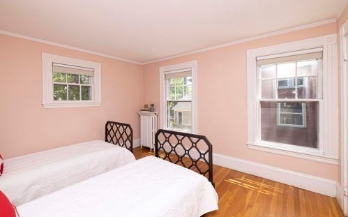 10 Hyde St, Newton MA 02461-1203 exterior