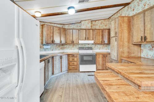 18438 2nd Pl, Phoenix AZ 85022-1011 exterior