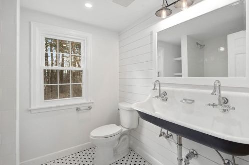 7 Queen Anne Ln, Hingham MA  02043-3904 exterior