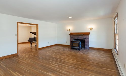 27 Huettner Rd, Falmouth MA 02543-1508 exterior