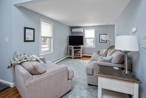 4 Linden Pl, Weymouth MA 02189-1607 exterior