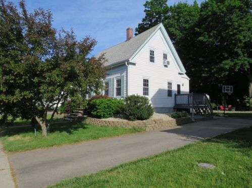 29 Gold St, Whitman, MA 02382-1331