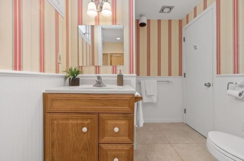 67 Bourne St, Newton MA 02466-1707 exterior