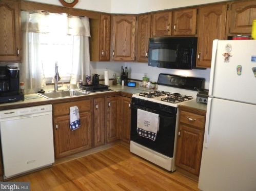 60 Holly Dr, West Deptford NJ  08096-3317 exterior