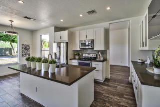 1020 Mountain Vista Dr, Phoenix, AZ 85048-1904