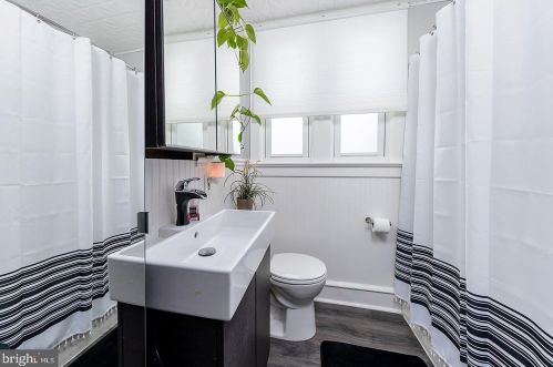 122 Sta Dr, West Deptford NJ 08096-3543 exterior