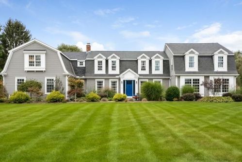 17 Parkerville Rd, Southborough MA  01772-1517 exterior