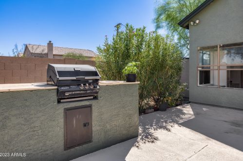 1944 Behrend Dr, Phoenix AZ 85027-3834 exterior