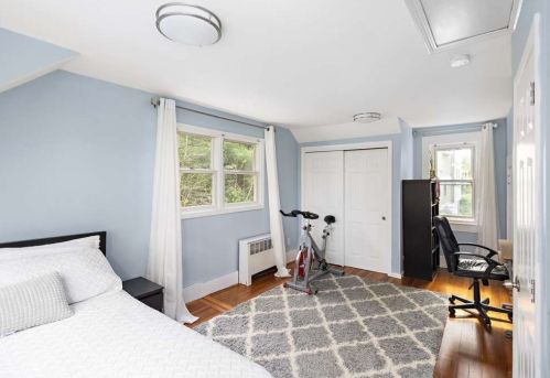 34 Thurston Rd, Newton MA 02464-1244 exterior