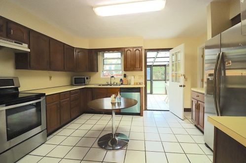 218 Norfolk St, Worcester MA 01604-2910 exterior