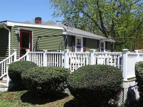 11 Rhodes Cir, Hingham MA 02043-1529 exterior