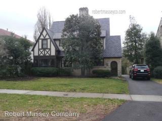 2331 Village Dr, Louisville KY  40205-1649 exterior