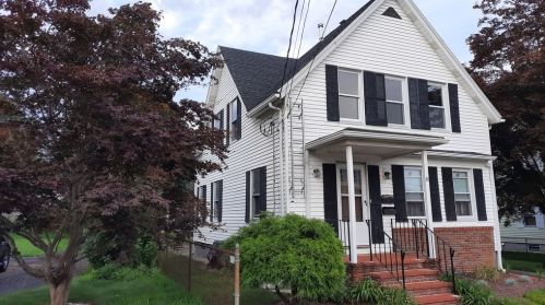 8 Lanes Ave, Taunton, MA 02780-1946