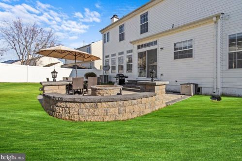 13 Equestrian Dr, Burlington NJ 08016-3065 exterior