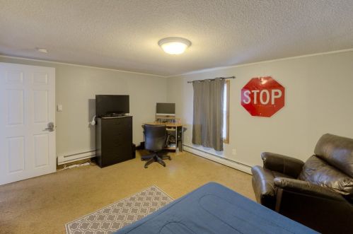 1098 Western Ave, Montgomery MA 01085-2616 exterior