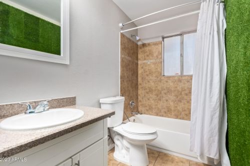 2248 Chipman Rd, Phoenix AZ 85040-2472 exterior