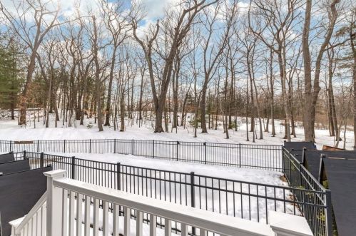 5 Juniper Rd, Lynnfield MA 01940-2416 exterior