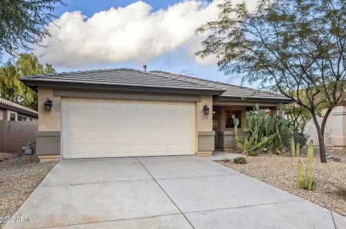 2440 Blue Sky Dr, Phoenix AZ  85085-4761 exterior