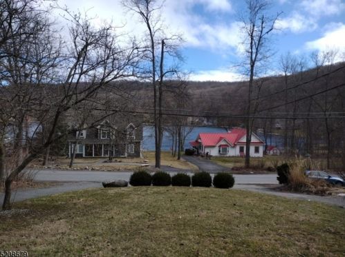 85 Lakeside Dr, Wantage NJ  07461-4360 exterior