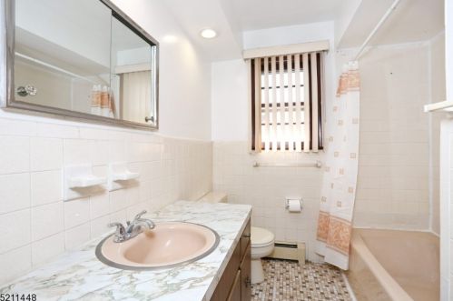 11 Van Rensselear St, Belleville NJ 07109-2911 exterior