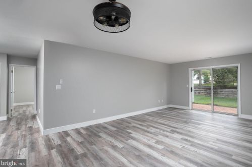 4 Willowwood Ct, Columbus NJ  08022-1025 exterior