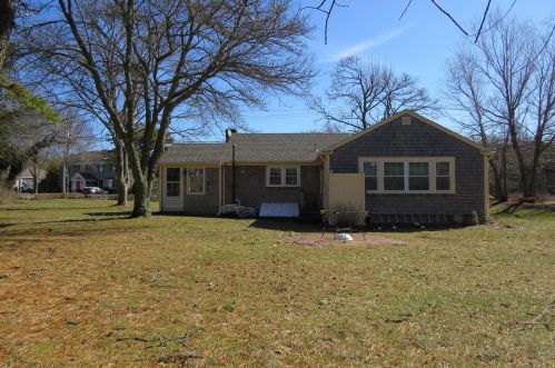 135 Crowell Rd, Chatham, MA 02633-1967