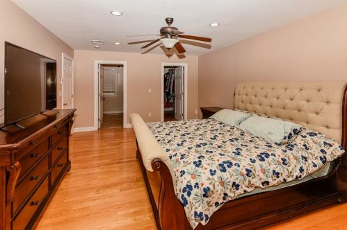 51 Hastings Rd, Dedham MA 02026-5407 exterior