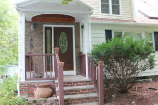 8 Russel Rd, Hardyston, NJ 07419-1818