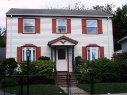 309 River St, Newton, MA 02465-1437